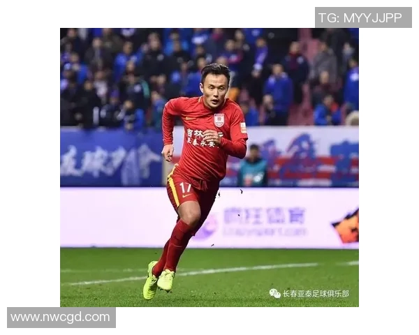 谦卑之星在绿茵场上闪耀谁是足球界的谦逊榜样